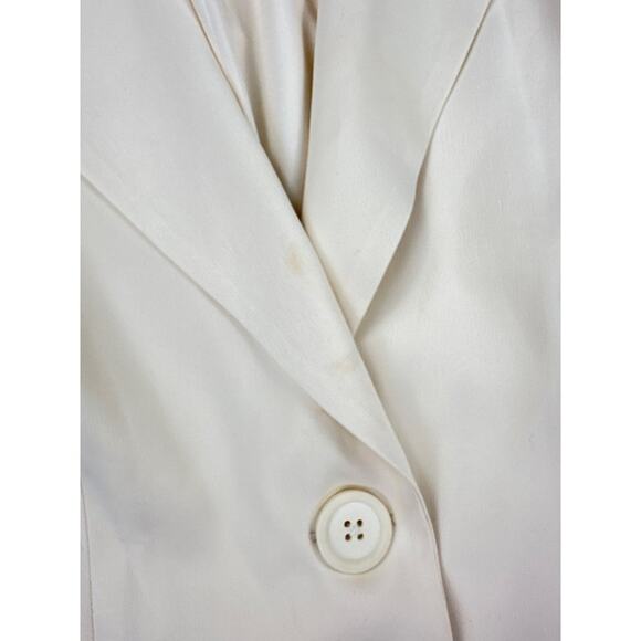 Cara Santana - Blazer and Shorts Matching Set in Cream - Picture 4 of 7